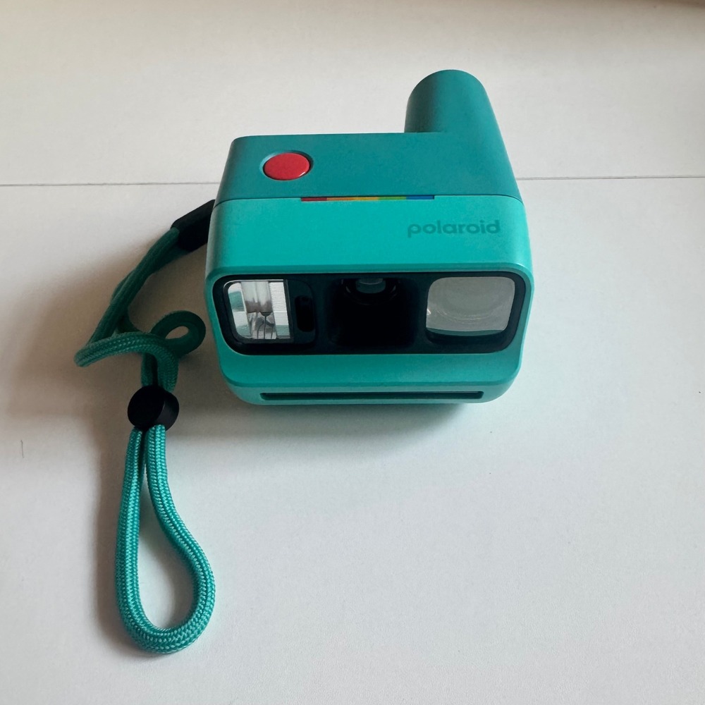 Polaroid Go Gen 2 Instant Camera Teal Blue PRD009194 CAM-QC001 no cable or film